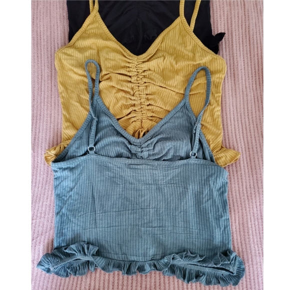 3 Crop Tops - Picture 3 of 3